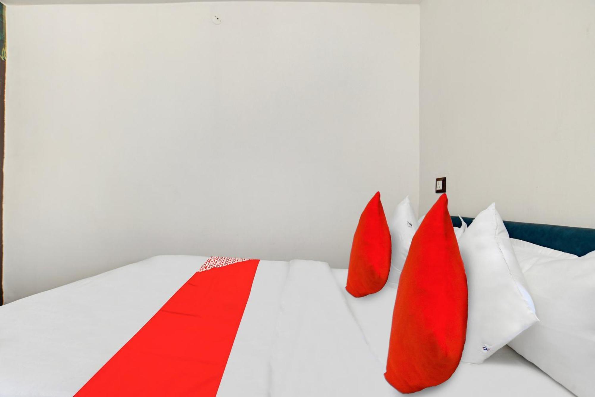 Oyo Flagship Hotel Shree United Indaur Exteriér fotografie
