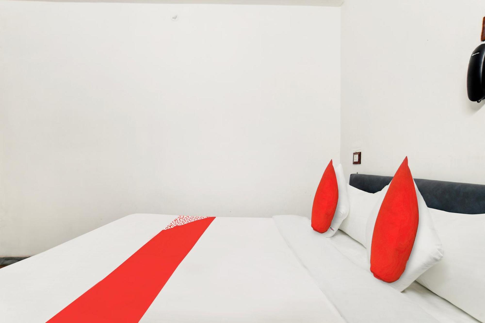 Oyo Flagship Hotel Shree United Indaur Exteriér fotografie