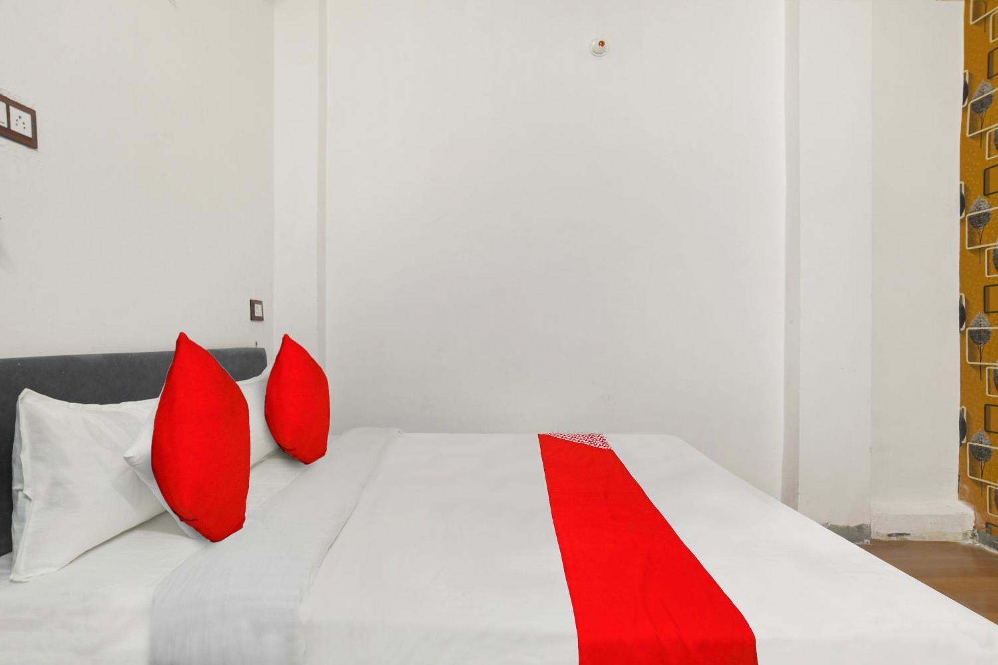 Oyo Flagship Hotel Shree United Indaur Exteriér fotografie